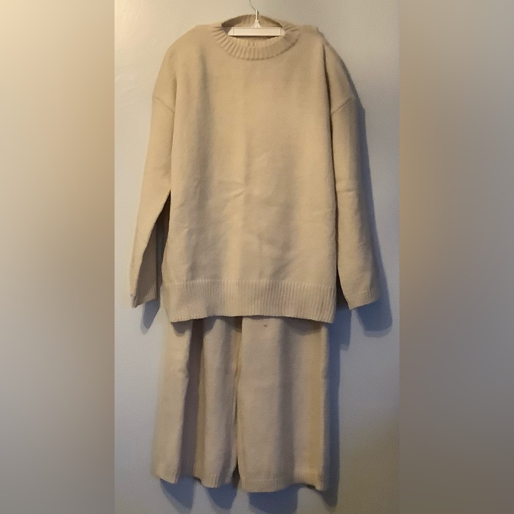 New without Tags Ladies Outfit